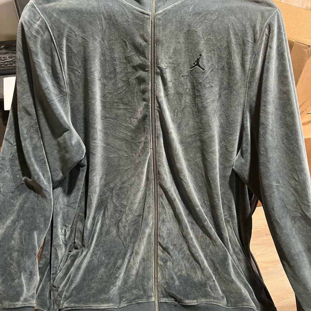 jacket, very nice clean great condition men jordan pet free smoke free home.